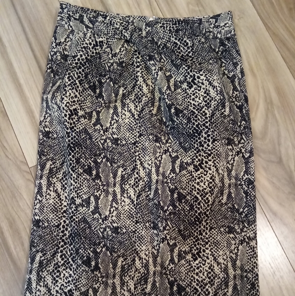 Michael Michael Kors Reptile Print Pencil Skirt. - Picture 7 of 11